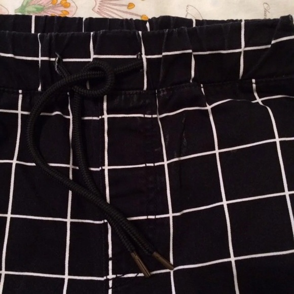 Forever 21 grid pants - Picture 4 of 6